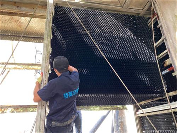 圓形逆流式冷卻塔的工作過程